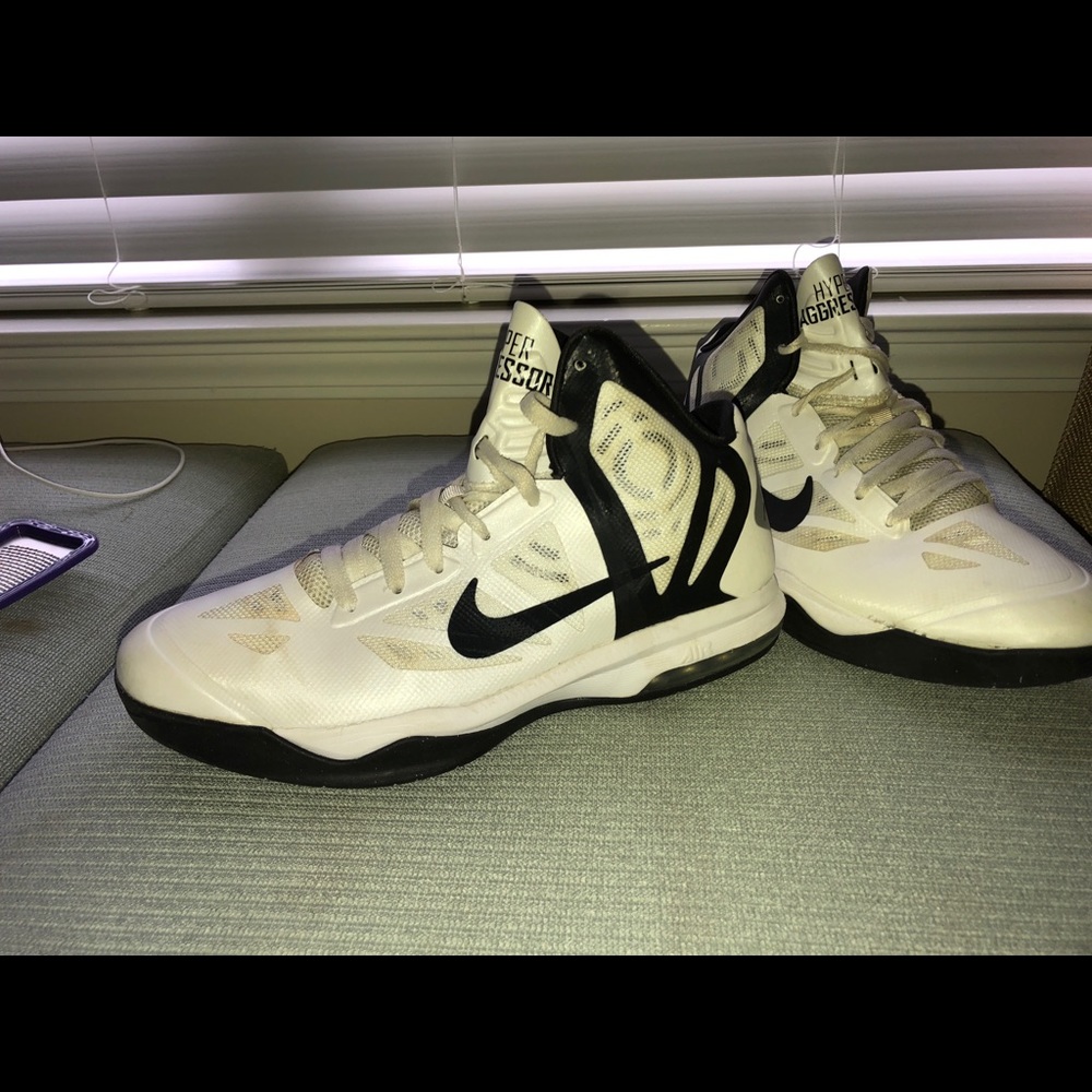 Basketball shoes